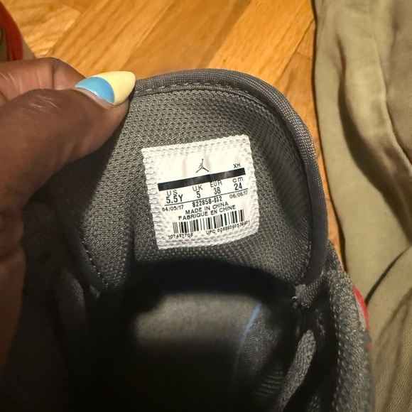 Air Jordan 1 - Picture 6 of 6